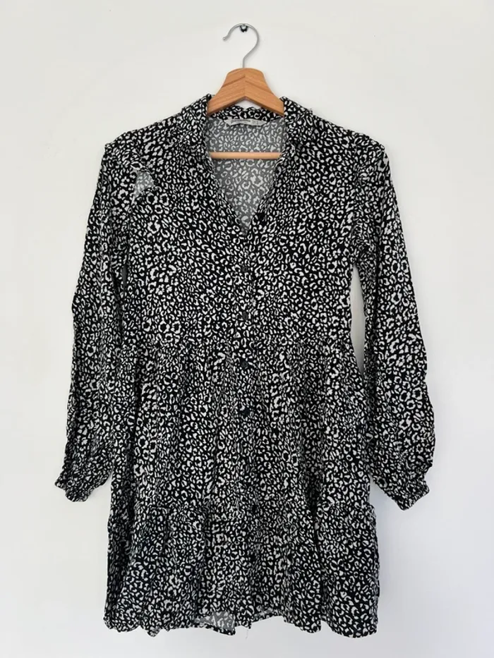 Robe chemise avec volants aux épaules et imprimé animal femme Stradivarius