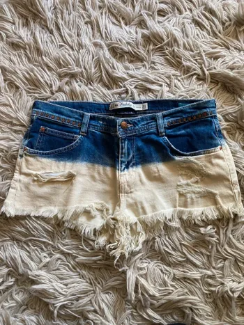 Short en jeans bi-couleurs Zara