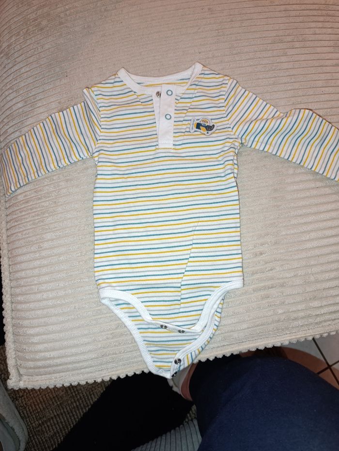 Ensemble 2 joggings+ un body taille 6 mois - photo numéro 7