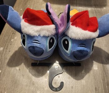 Pantoufles stitch pointure 29 Neuf 