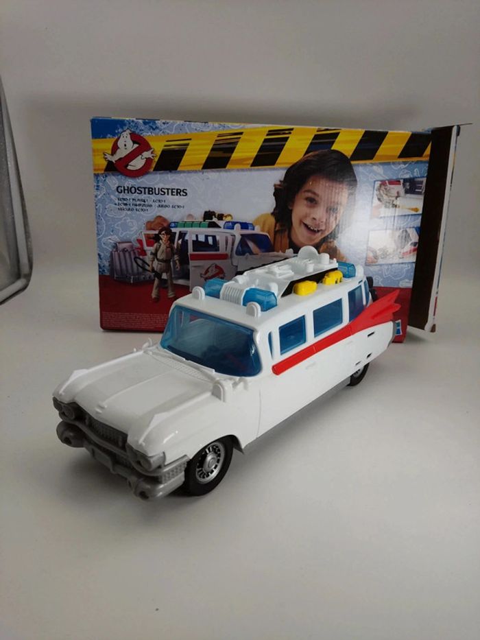 Hasbro Ghostbusters ECTO-1  SOS Fantômes boite rare phoebe en tenue beige - photo numéro 3
