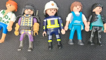 5 figurines playmobil
