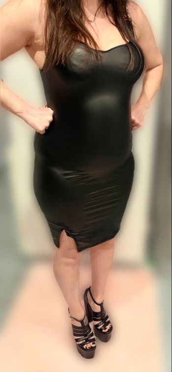 Robe moulante en simili