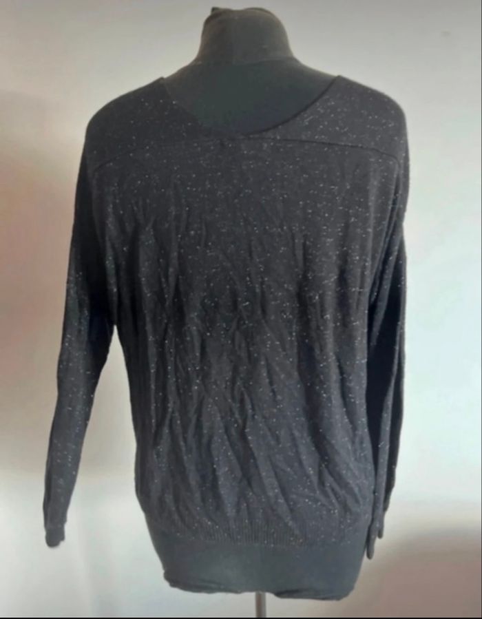 Pull fin col V noir à paillettes taille M de chez Kiabi en très bon état - photo numéro 4