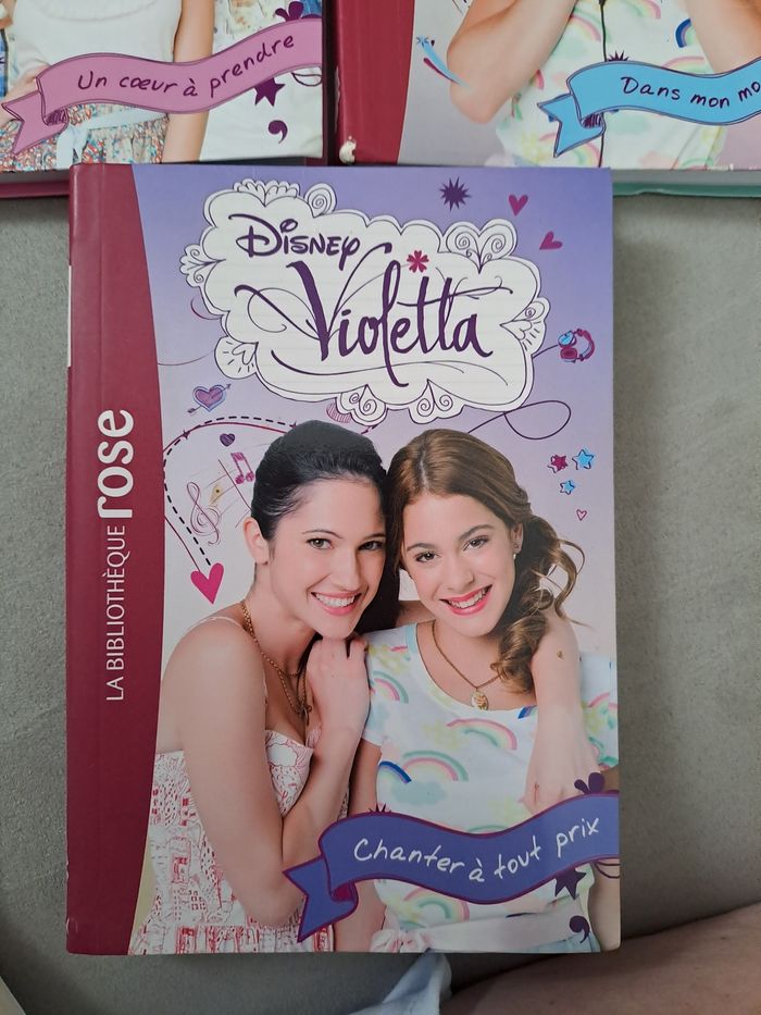 3 livres Violetta Disney - photo numéro 2