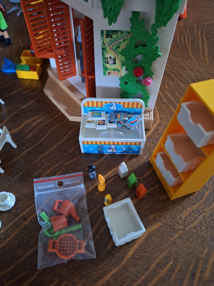 Playmobil 5432 + voiture 5436 + voiturette Offerte - photo numéro 2