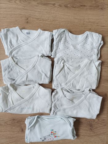 Lot de 7 bodies 3 mois