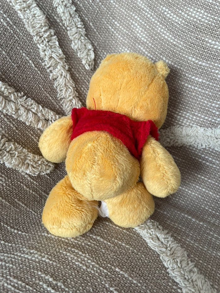 Peluche doudou 19cm Disney Winnie l’ourson ours rouge et jaune très bon état - photo numéro 3
