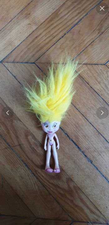 Hasbro Troll Poupée cheveux jaune