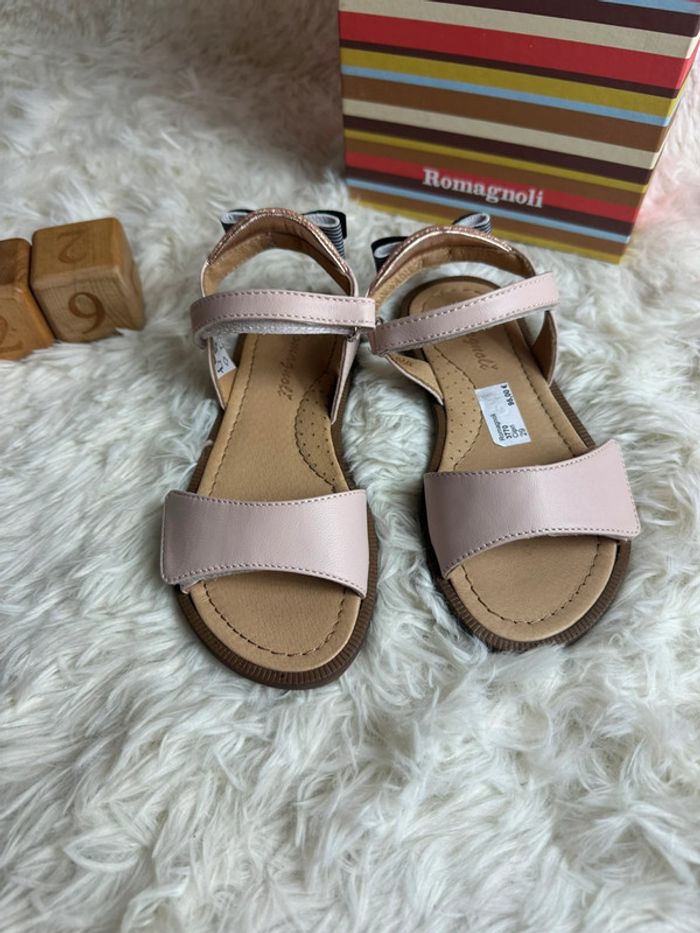 Paire de sandales rose pale Romagnoli taille 29 - photo numéro 2