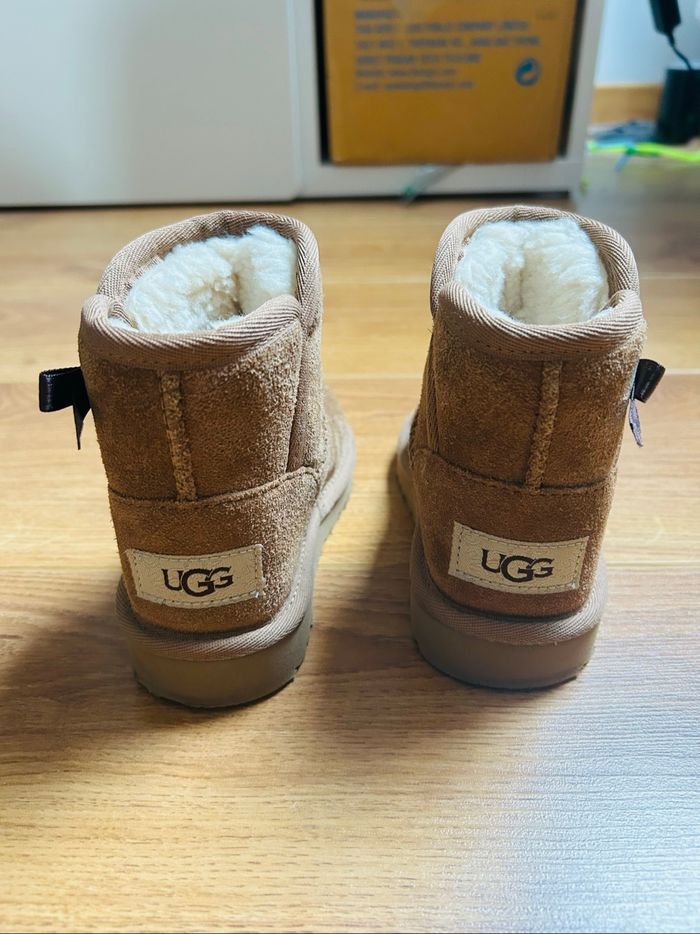 Ugg pour fille 23,5 - photo numéro 4