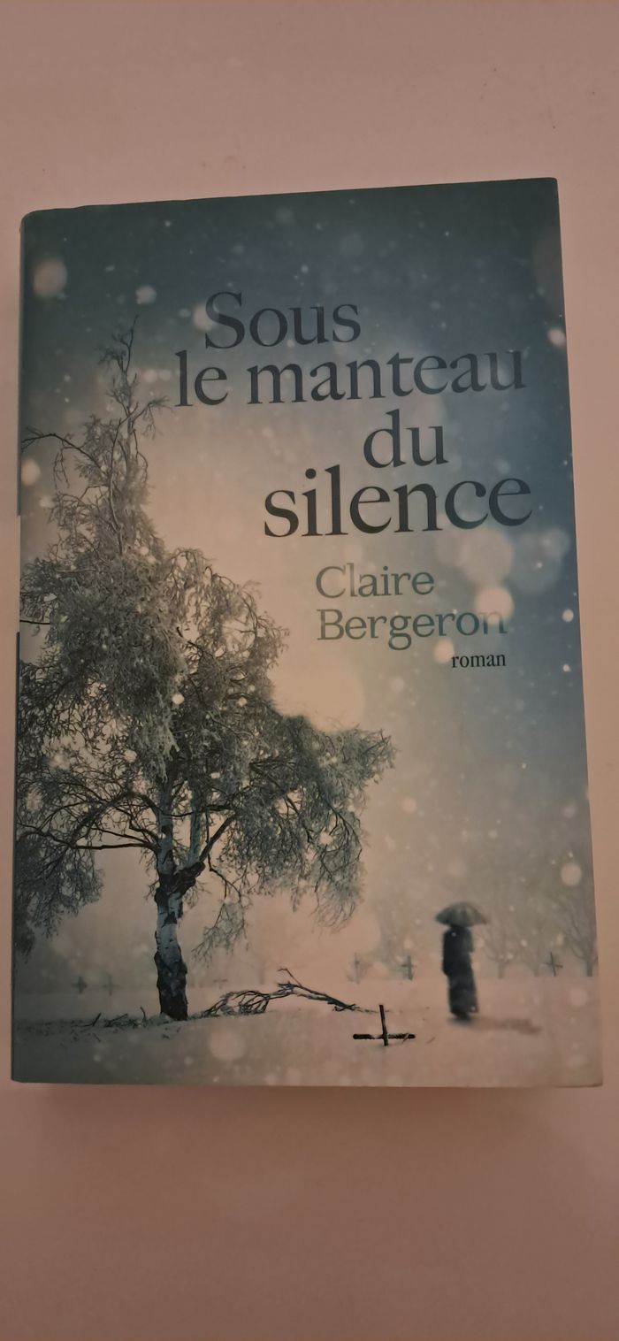 SOUS LE MANTEAU DU SILENCE