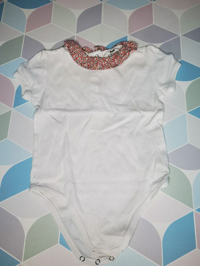 D3879 - lot de 2 bodies fille 12 mois - photo numéro 2