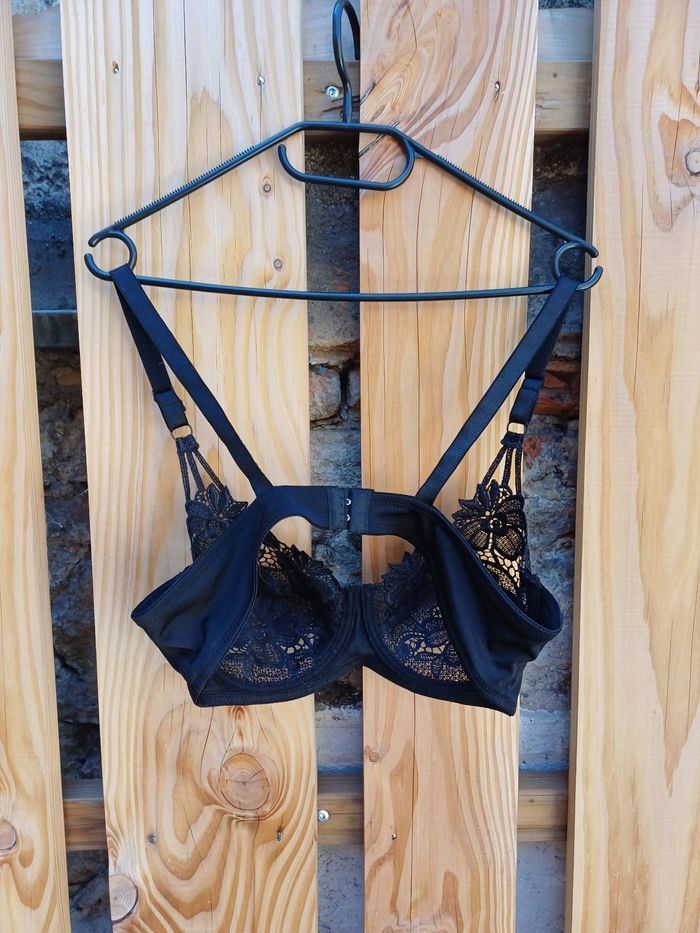 Joli soutien-gorge noir en dentelle - photo numéro 5