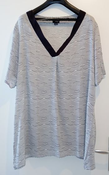 Tunique longue col V motifs asymétriques Pulp & Curve 
T. 52 
NEUVE