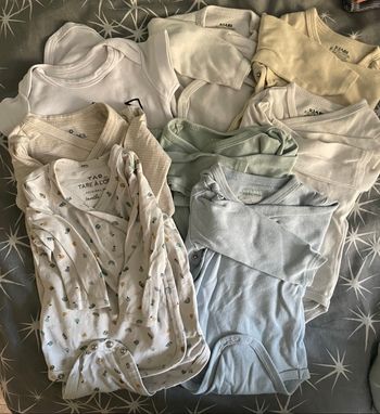 Lot de 8 bodies mixte