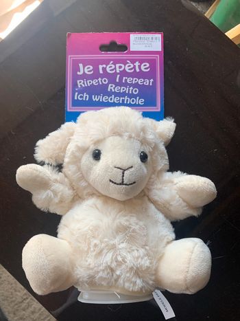 Peluche interactive mouton