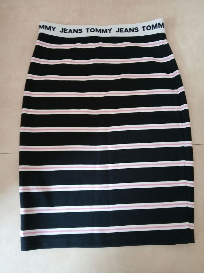 Jupe Tommy Jeans taille XS - photo numéro 3