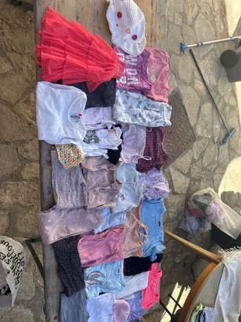 Gros lot de 30 vêtements fille, taille cinq ans