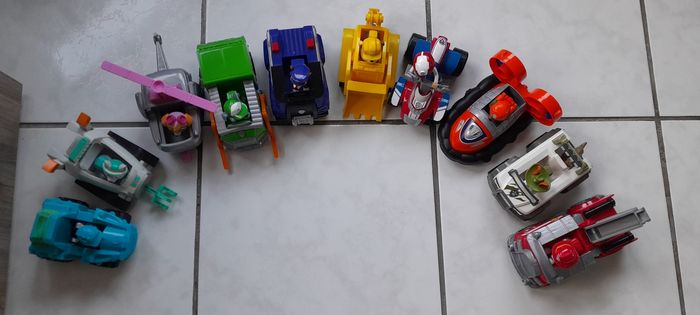 Lot complet de véhicules et figurines Pat patrouille