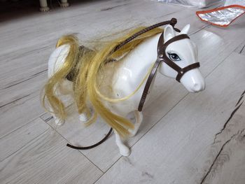 Jouet cheval blanc 23 cm de haut