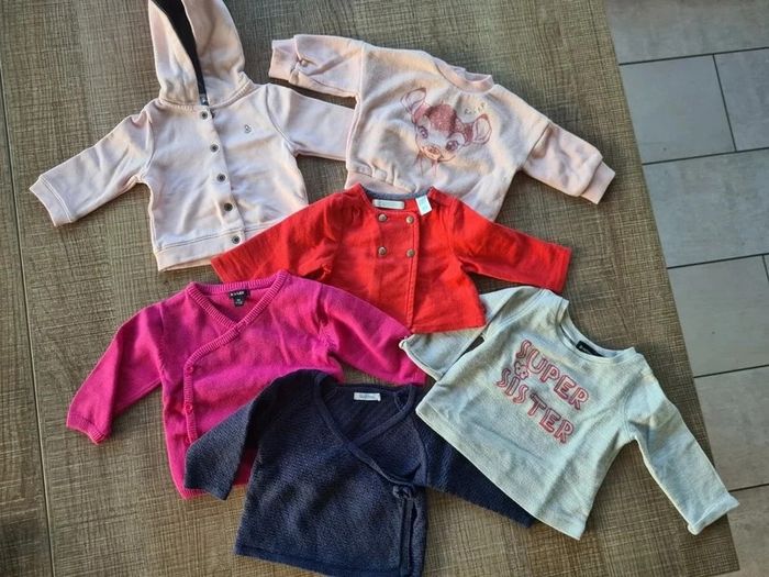 Lot pulls et gilets 3 mois en très bon état - photo numéro 2