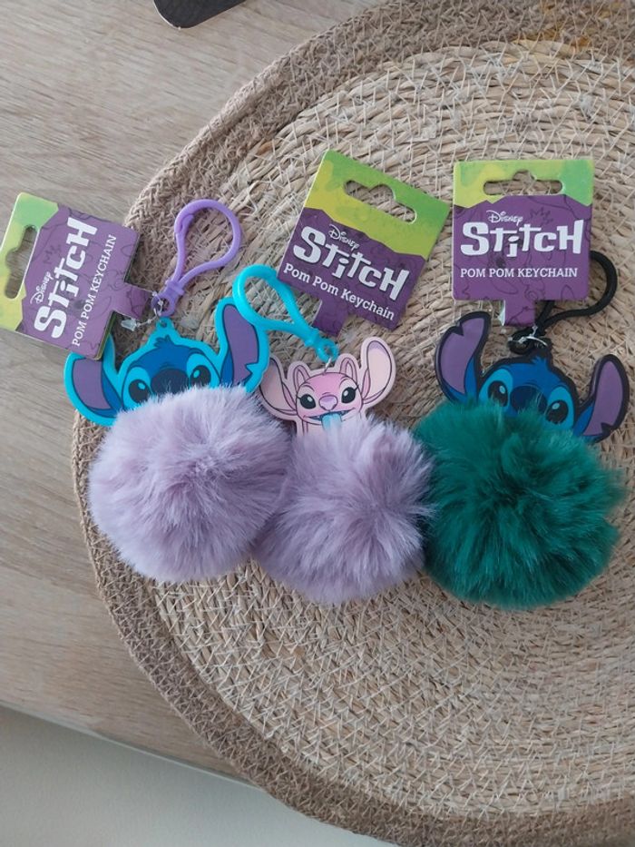 Lots portes-clefs Ponpons Stitch