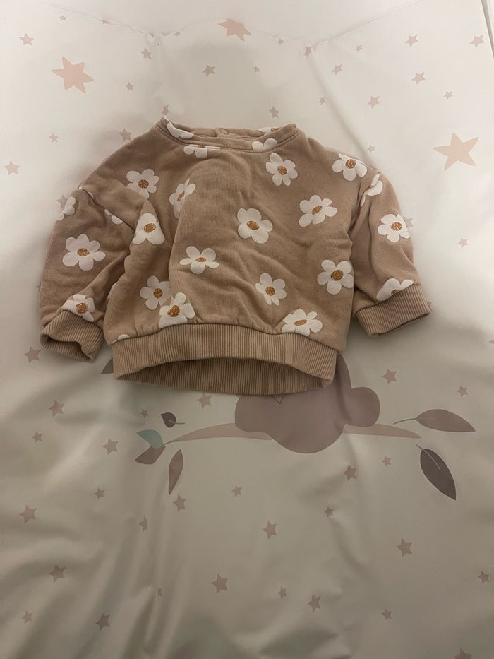 Lot de deux sweat-shirt - photo numéro 2