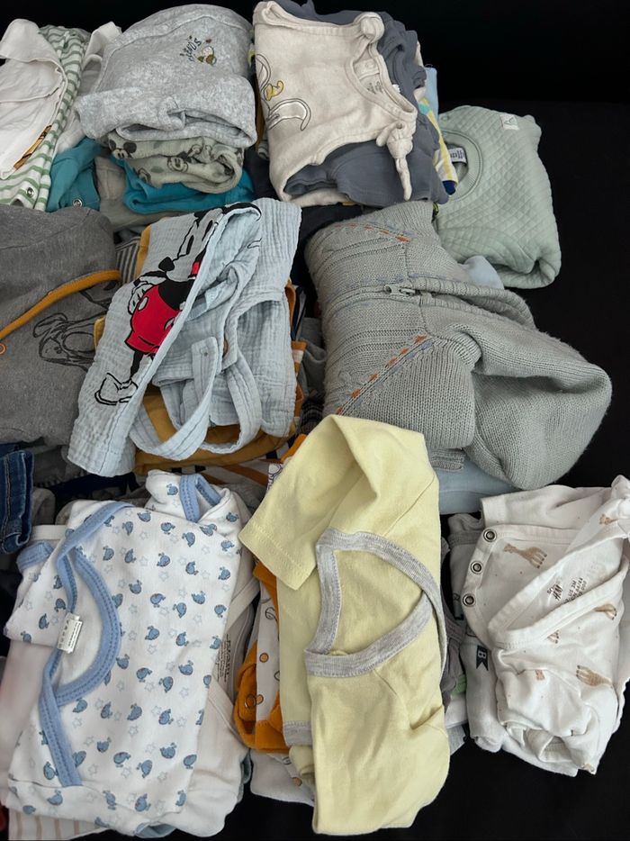 Lot 105 vêtements garçon 3 mois - photo numéro 3