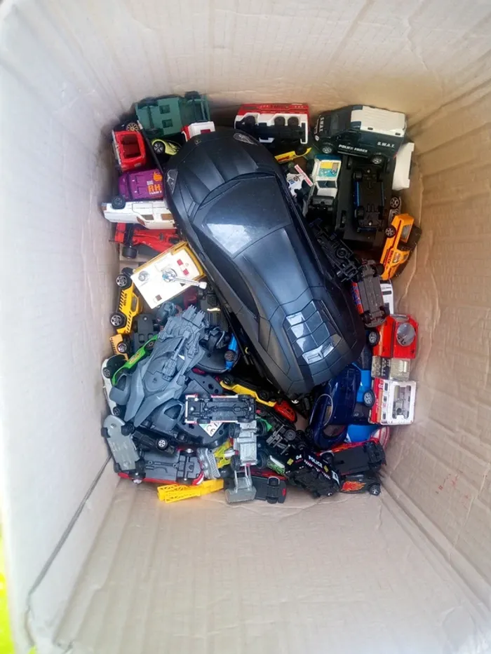 Lot de voitures diverses