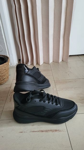 Basket noire taille 42 neuf