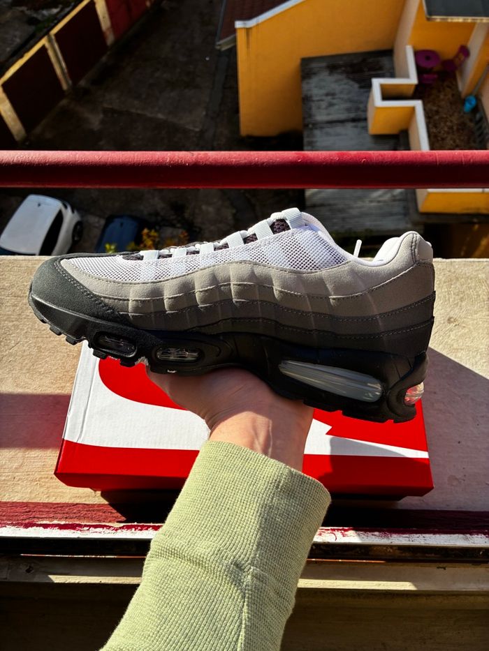 Nike Air Max 95 OG Black/Grey - Taille 44 - Neuves - photo numéro 4