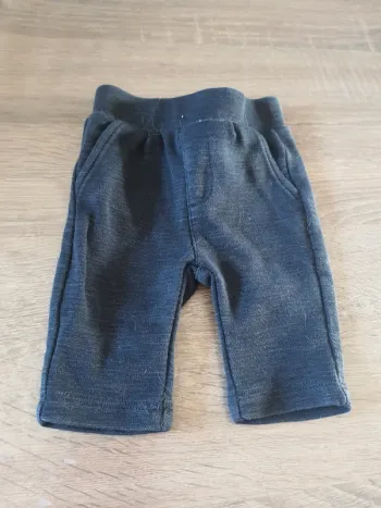 Pantalon bleu marine Kiabi 1 mois