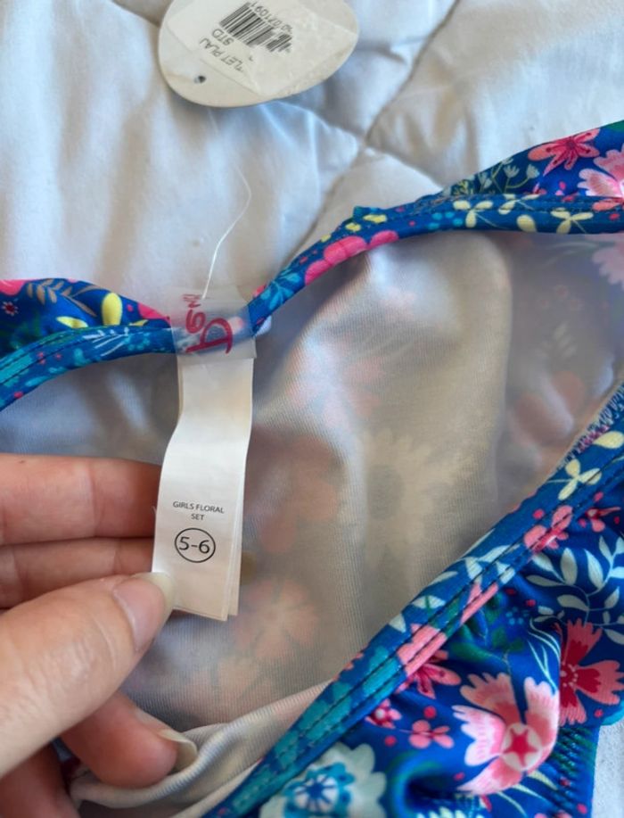 Bas de maillot de bain enfant fille bleu volant motif fleurs Penti taille 5/6 ans neuf - photo numéro 2