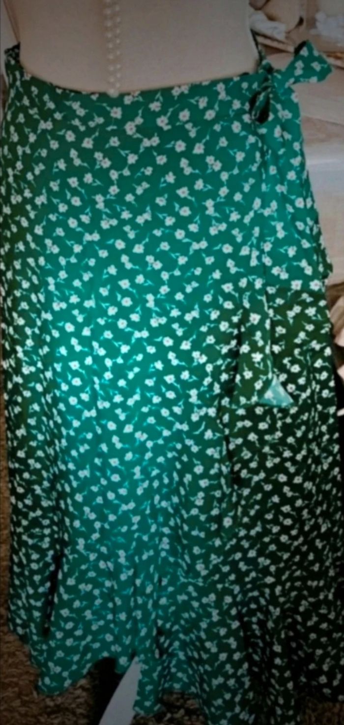 Jupe porte-feuille volantée verte fleurie Shein Taille M Neuve - photo numéro 3