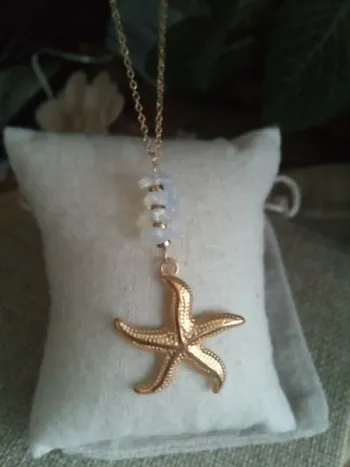 Collier étoile de mer et pierres opaline