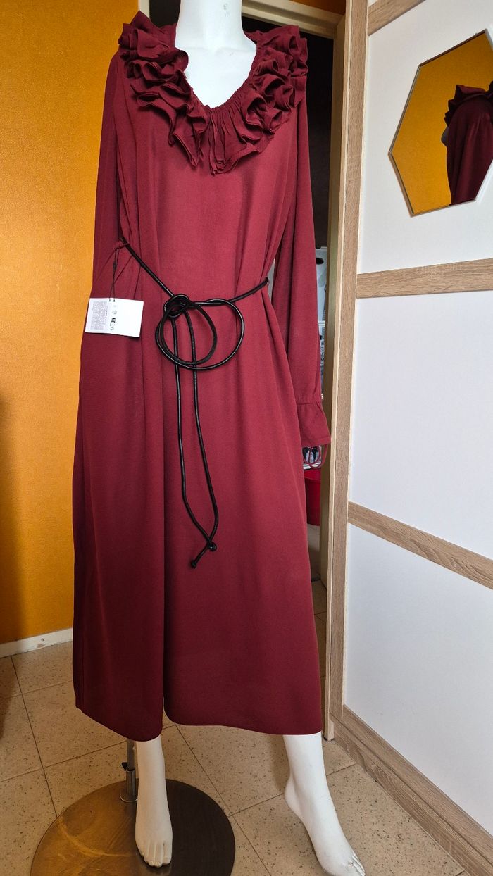 Robe Zara bordeaux avec volants - photo numéro 1