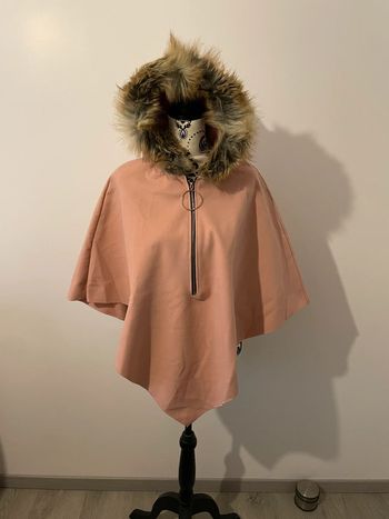 Veste sans manche poncho rose à capuche fourrure beige en polaire taille unique