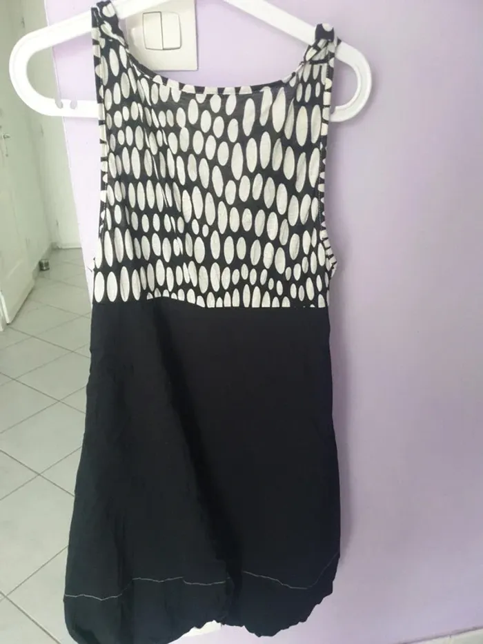 Jolie Robe taille 38/40 neuve - photo numéro 2