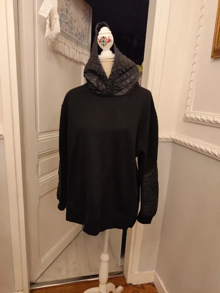 Sweat shirt Zara noir capuche matelassée