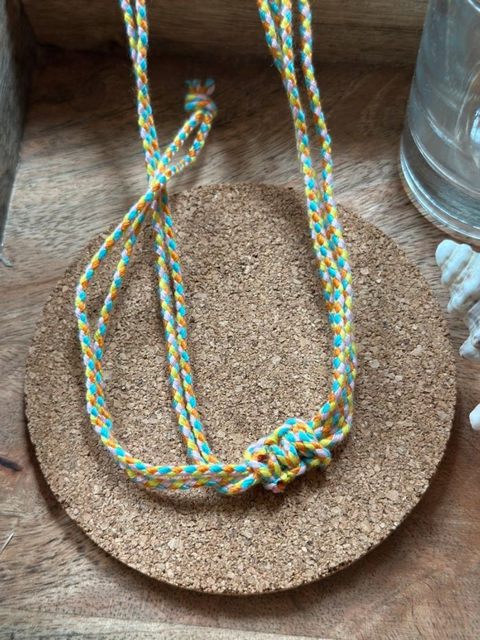 Collier ajustable coloré avec pendentif “Happy” - photo numéro 7