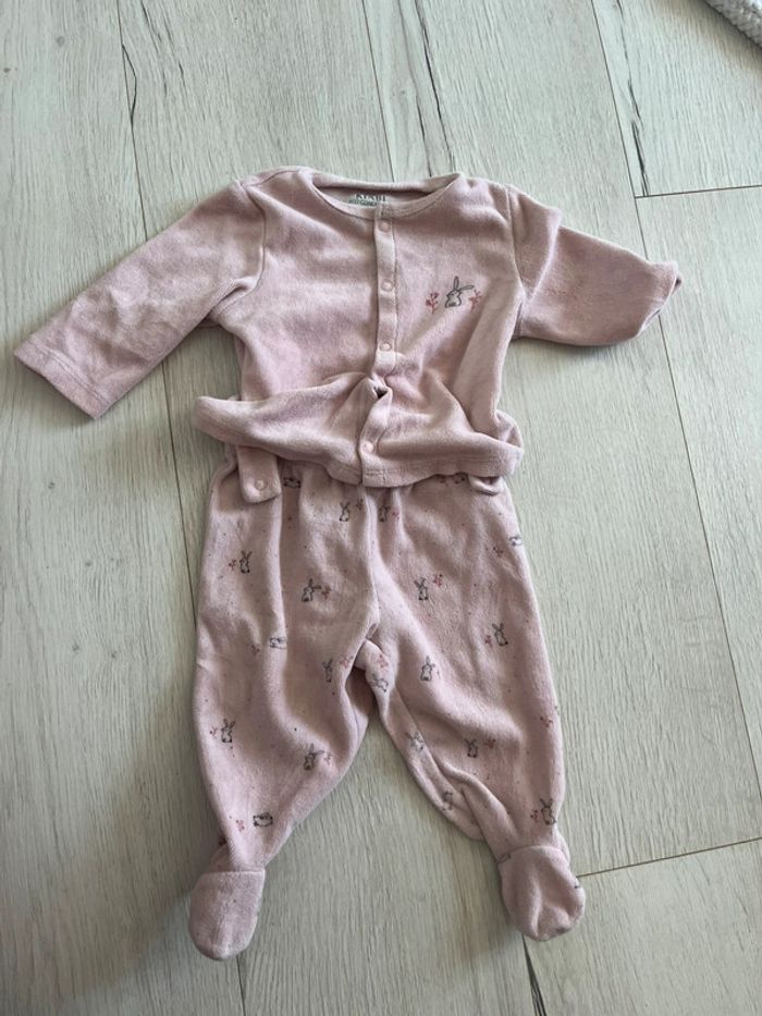 Pyjamas bebe taille 6 mois en 2 pièces