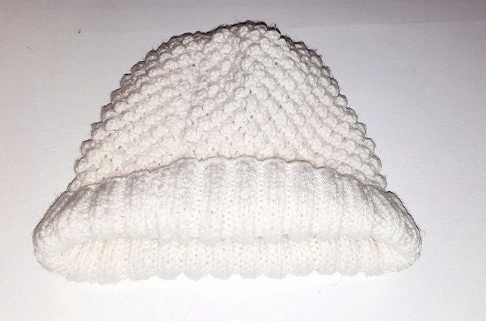 Bonnet neuf 6 / 8 ans