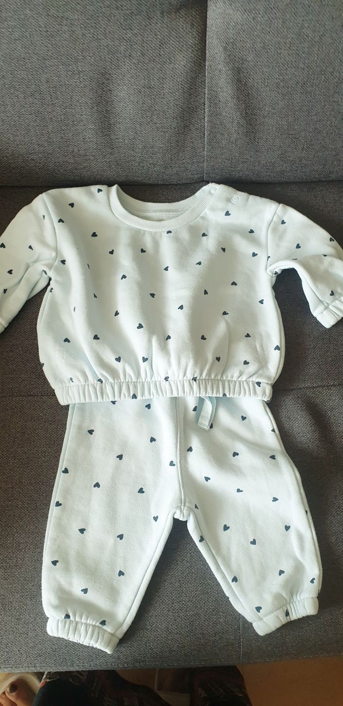 Survêtement bleu ciel primark 3/ 6 mois