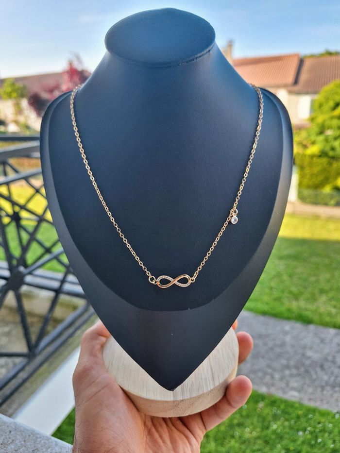 Collier dorée en acier inoxydable pendent infini avec strass minimaliste