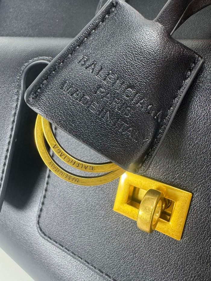BALENCIAGA - photo numéro 4