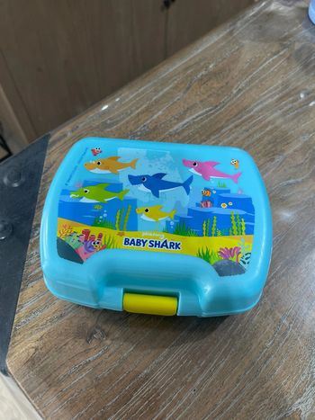 Boîte à goûter Baby Shark