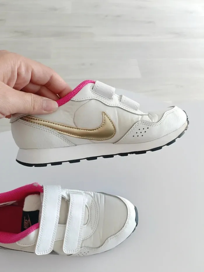 Basket Nike      enfant fille - photo numéro 4