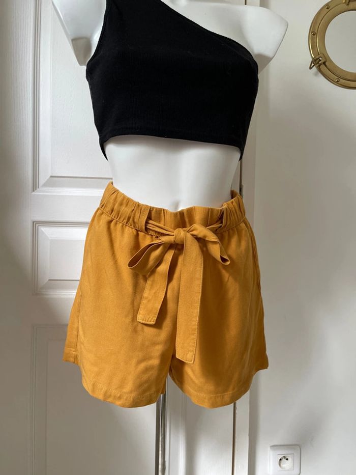Short moutarde - photo numéro 3