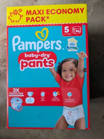 Carton de couches
Pampers 
Neuf
Taille 5